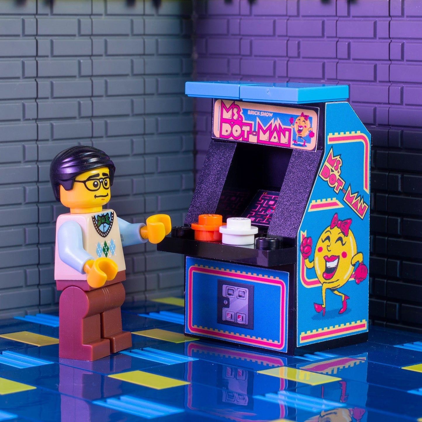 Ms. Dot-Man Custom Arcade Machine made with LEGO parts - B3 Customs