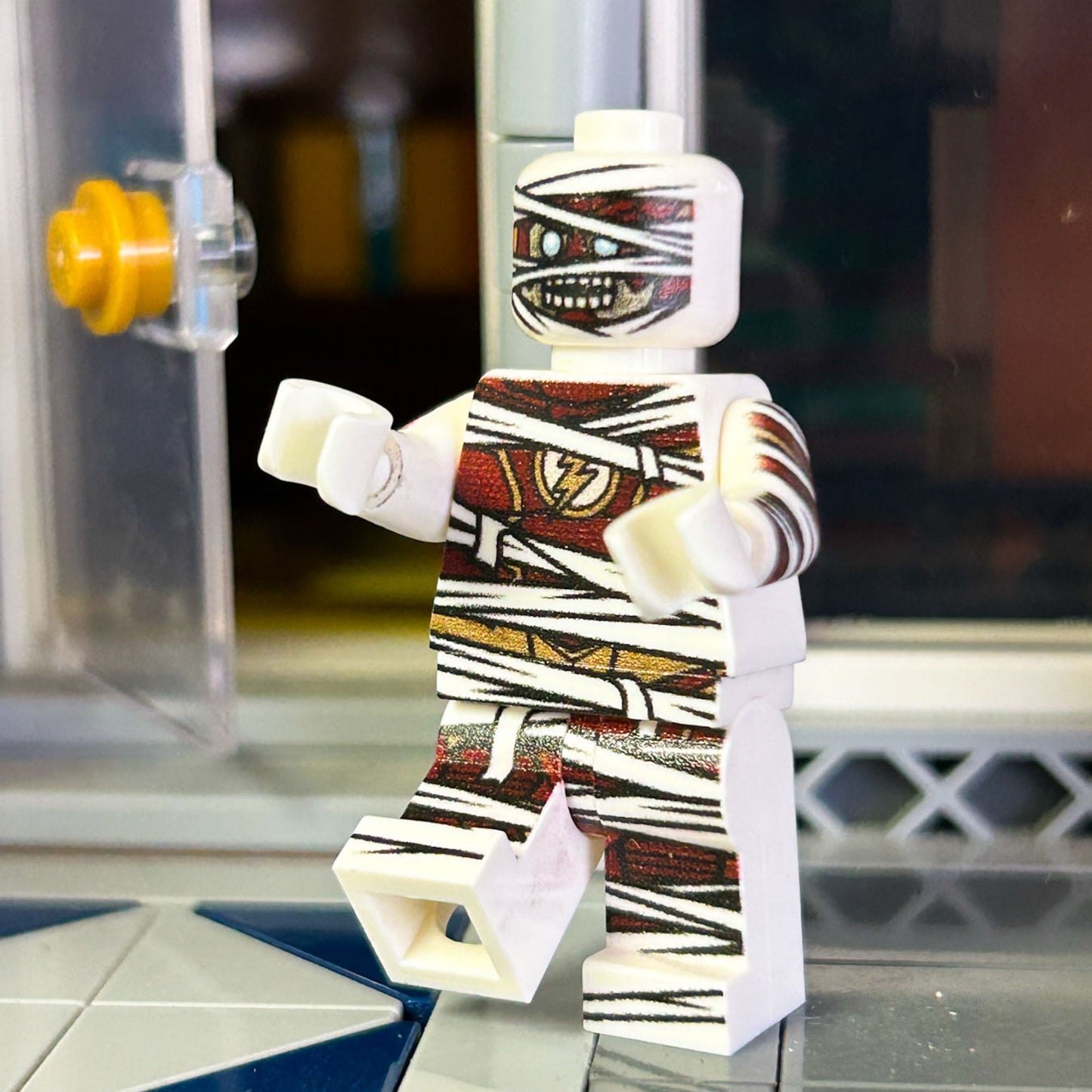 RED SPEEDSTER as Mummy Minifig